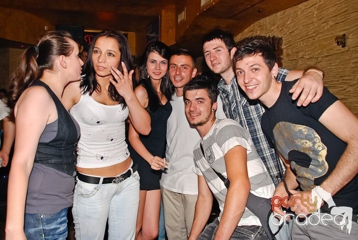 Sfârşit de săptămână cu distracţie şi muzică bună în Downtown,