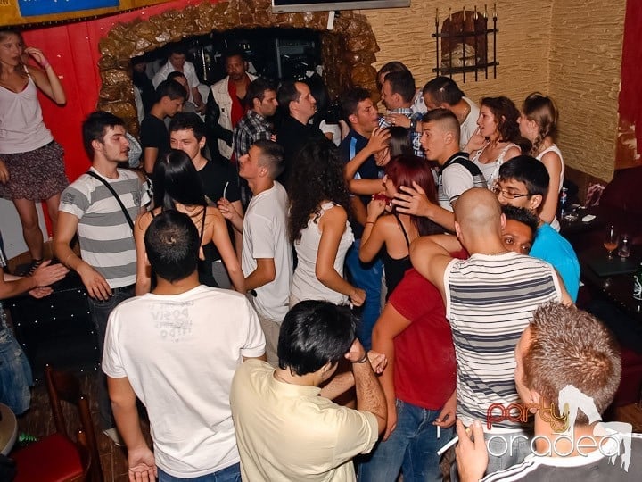 Sfârşit de săptămână cu distracţie şi muzică bună în Downtown,