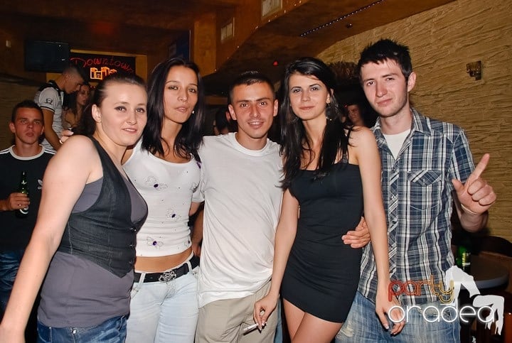 Sfârşit de săptămână cu distracţie şi muzică bună în Downtown,