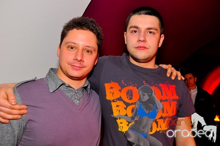 Sfârşit de săptămână în Club Atti's,