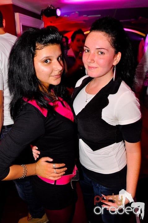 Sfârşit de săptămână în Club Atti's,