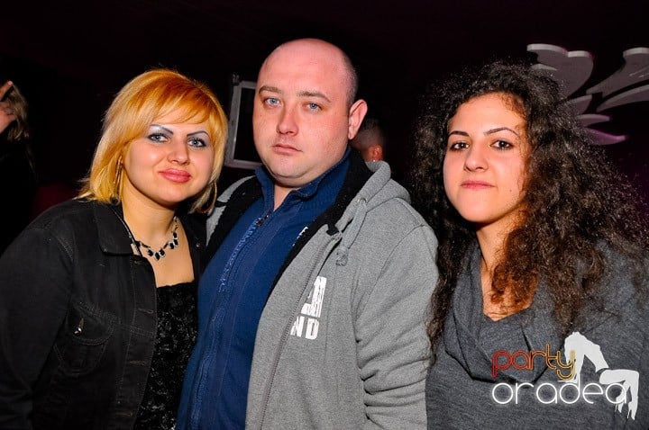 Sfârşit de săptămână în Club Atti's,
