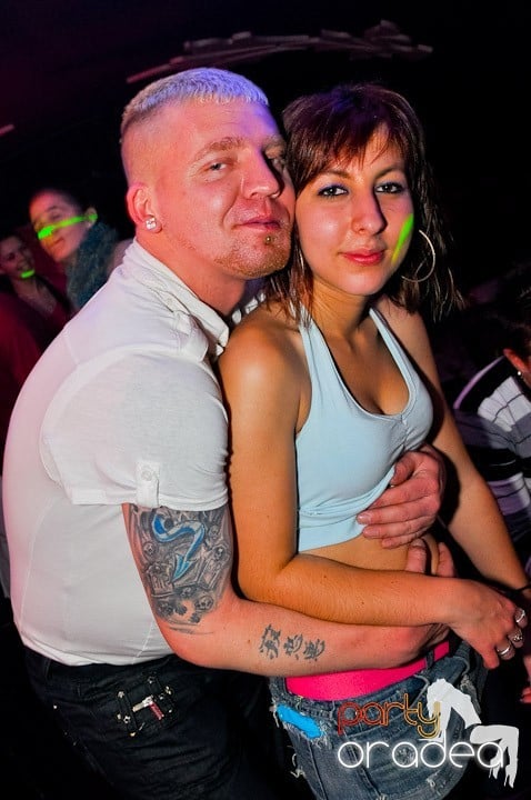Sfârşit de săptămână în Club Atti's,