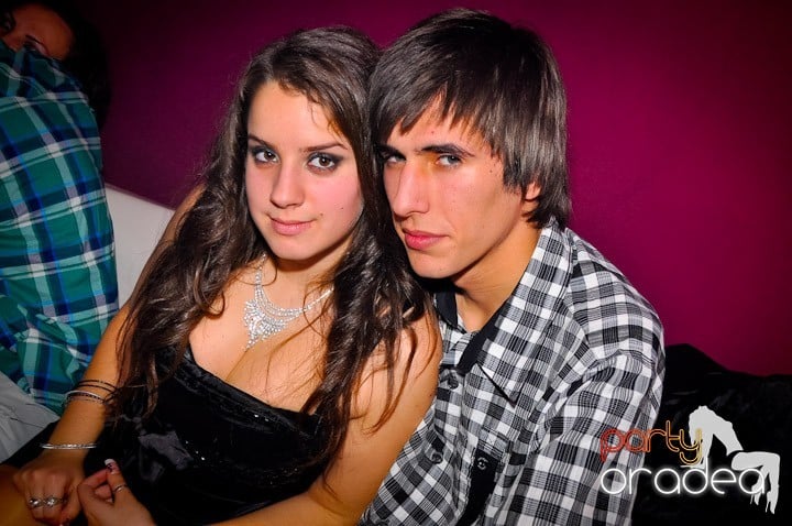 Sfârşit de săptămână în Club Atti's,