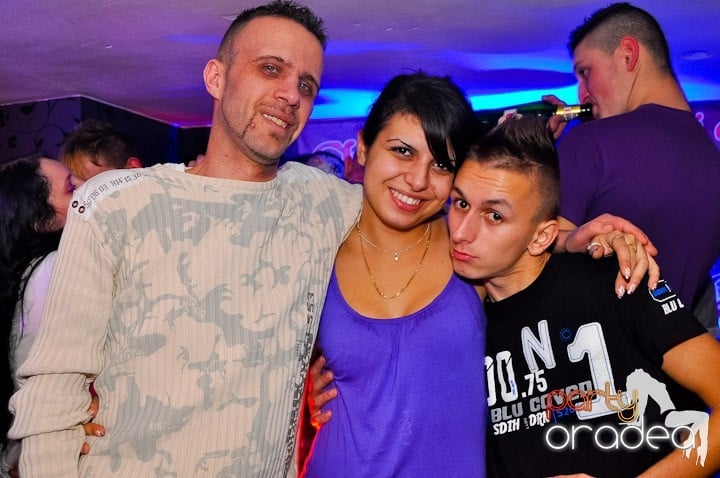 Sfârşit de săptămână în Club Atti's,