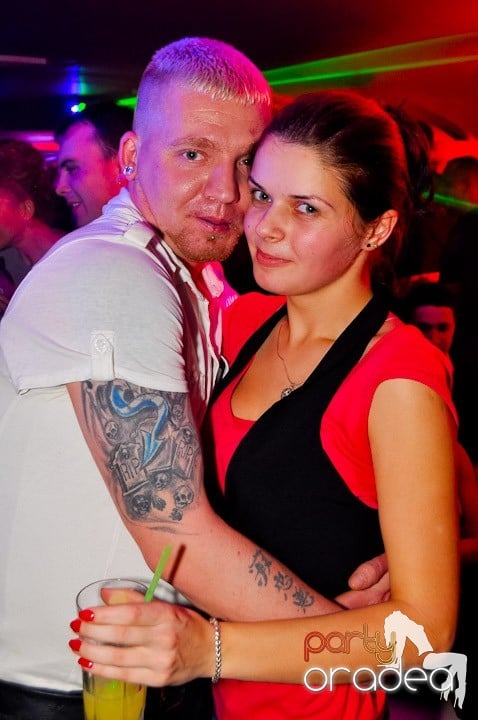 Sfârşit de săptămână în Club Atti's,