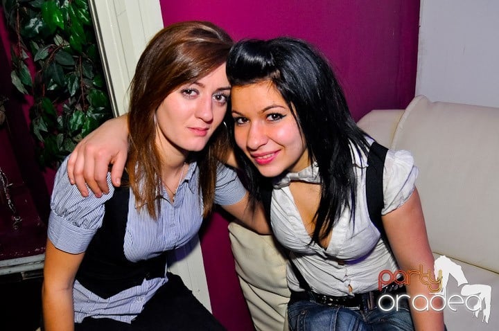 Sfârşit de săptămână în Club Atti's,