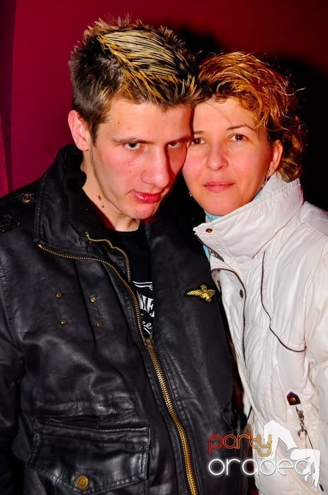 Sfârşit de săptămână în Club Atti's,