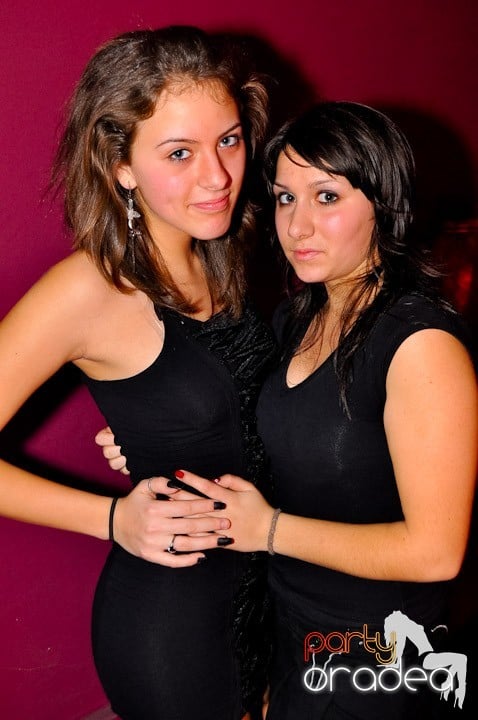 Sfârşit de săptămână în Club Atti's,