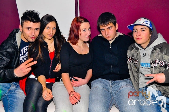Sfârşit de săptămână în Club Atti's,