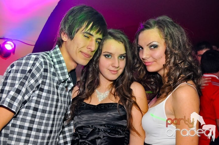 Sfârşit de săptămână în Club Atti's,
