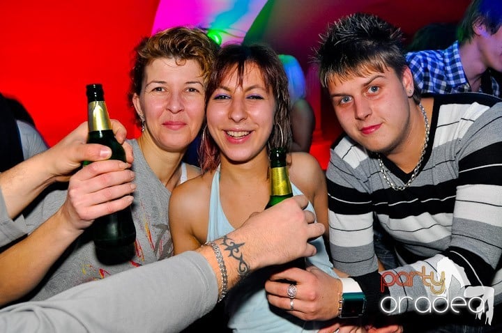 Sfârşit de săptămână în Club Atti's,