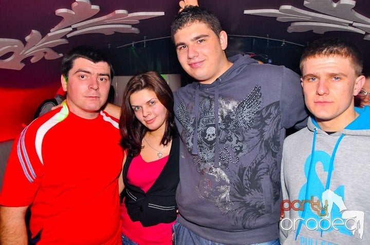 Sfârşit de săptămână în Club Atti's,