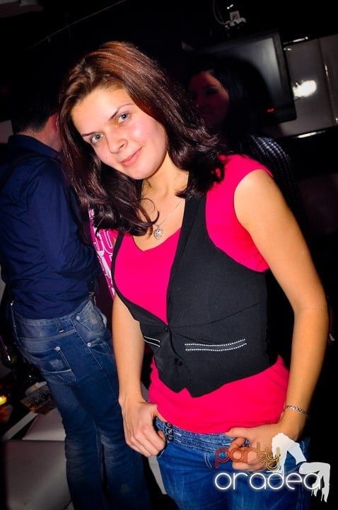 Sfârşit de săptămână în Club Atti's,