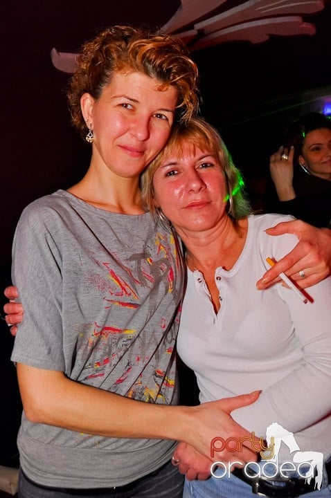 Sfârşit de săptămână în Club Atti's,
