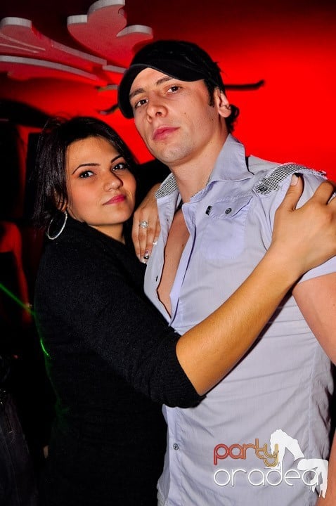 Sfârşit de săptămână în Club Atti's,