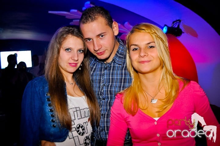 Sfârşit de săptămână în Club Atti's,