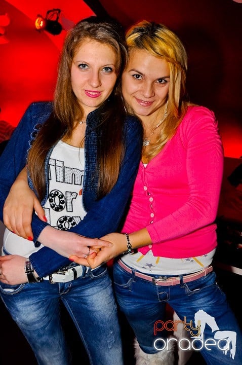 Sfârşit de săptămână în Club Atti's,