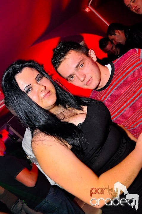 Sfârşit de săptămână în Club Atti's,