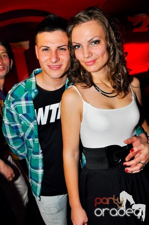 Sfârşit de săptămână în Club Atti's,