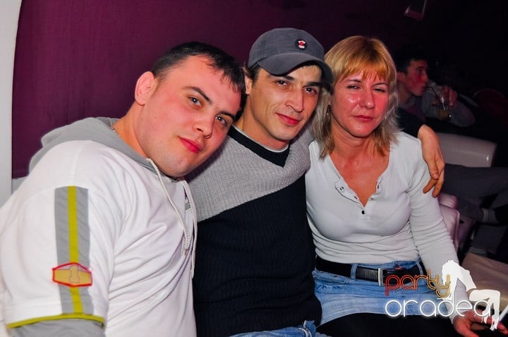 Sfârşit de săptămână în Club Atti's,