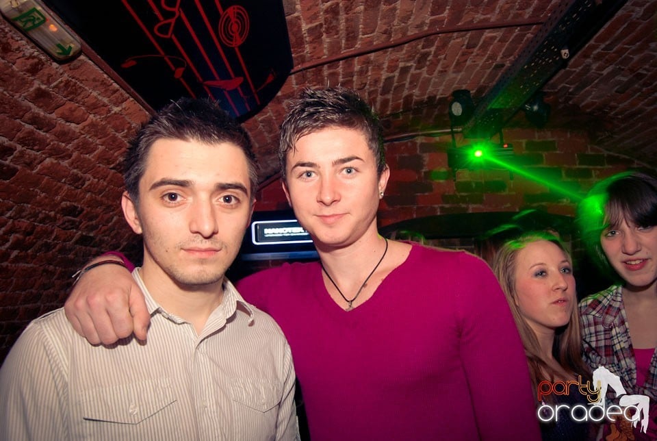 Sfârşit de săptămână în Club Escape, 