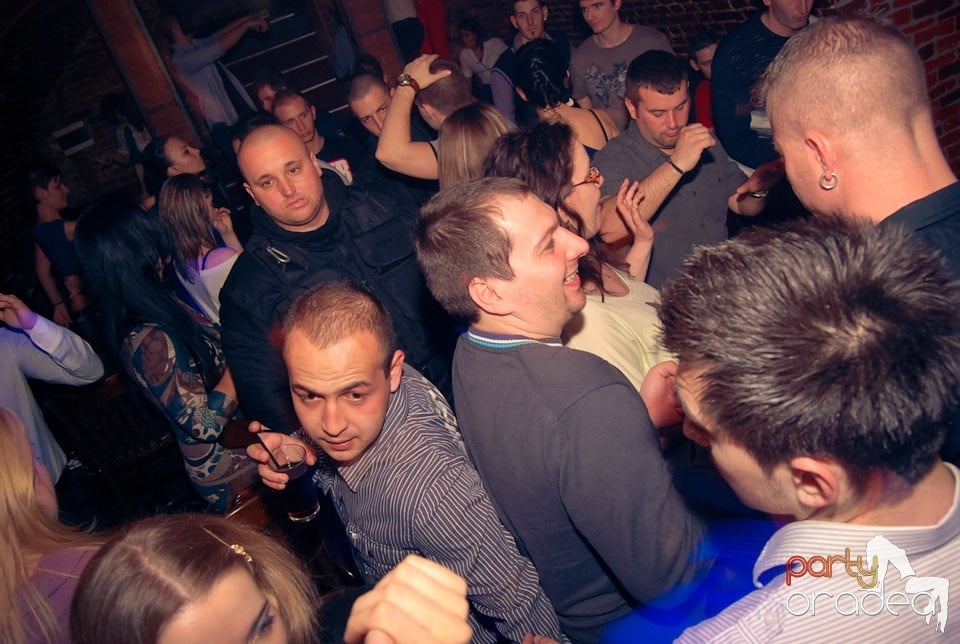 Sfârşit de săptămână în Club Escape, 