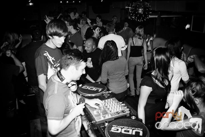 Sombrita de Tequila Party în Seven,