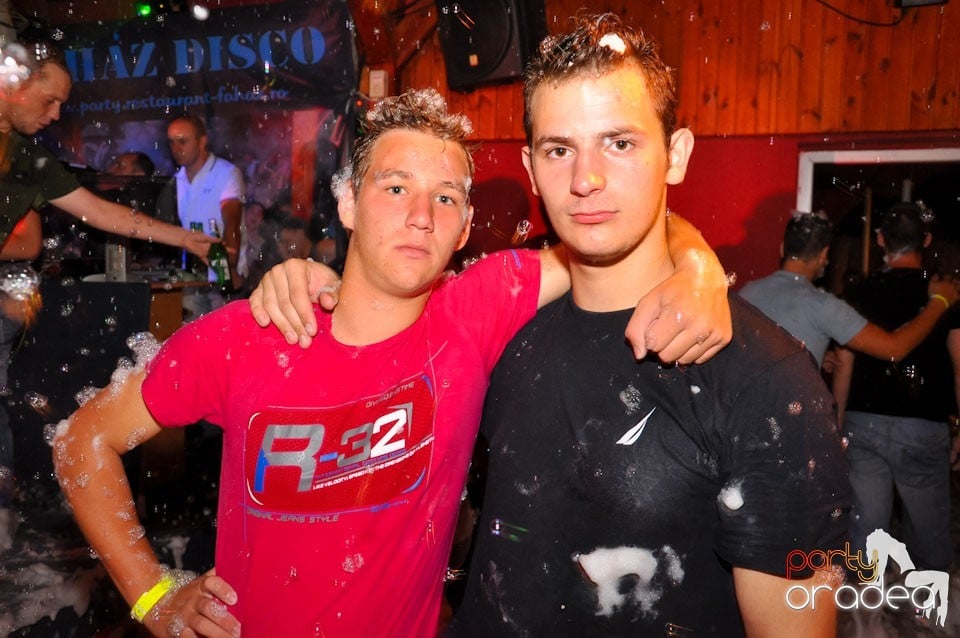 Spumă party în Disco Faház,