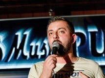Stand Up Comedy în Queen's Music Pub