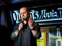 Stand Up Comedy în Queen's Music Pub