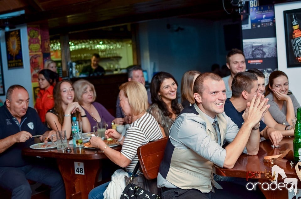 Stand-up in the city cu VIo şi Raul, Queen's Music Pub