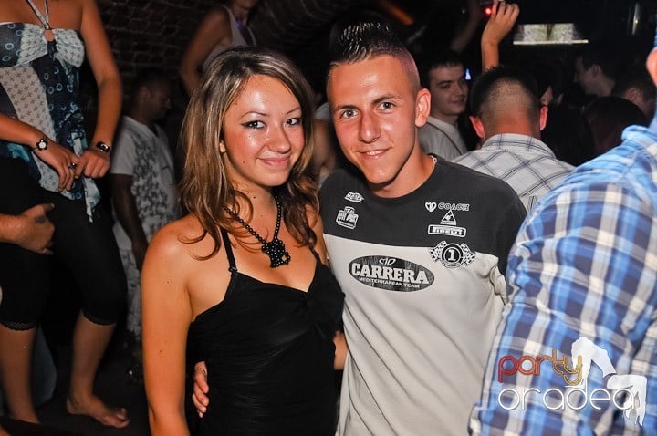 Start the week cu Club Escape, 