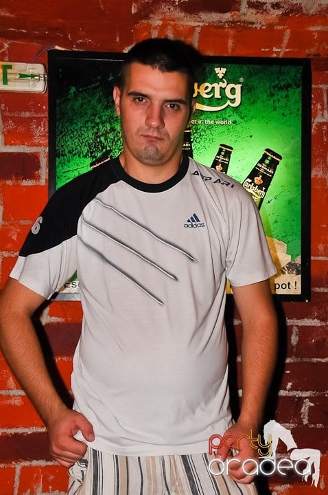 Start the week cu Club Escape, 
