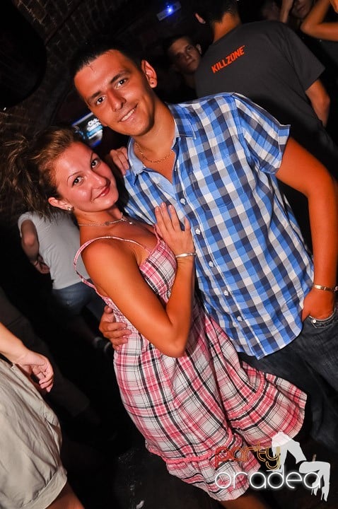 Start the week cu Club Escape, 