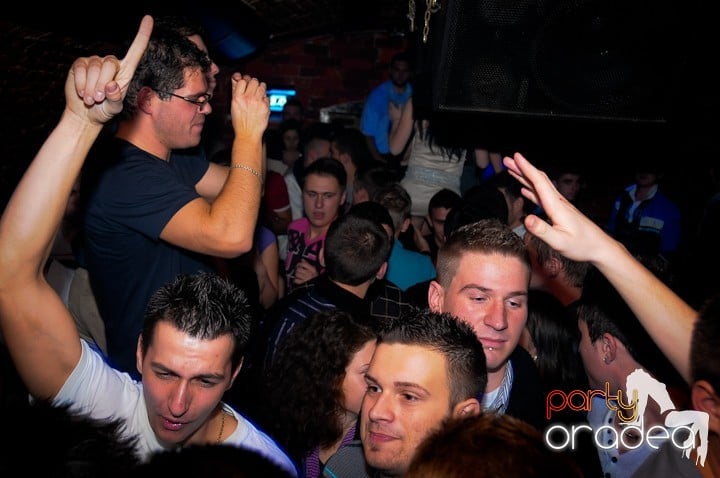 Student Party în Escape,