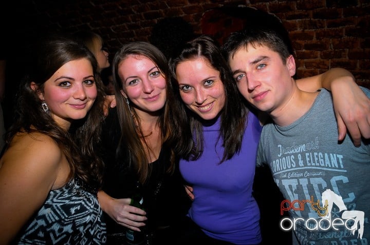 Student Party în Escape,