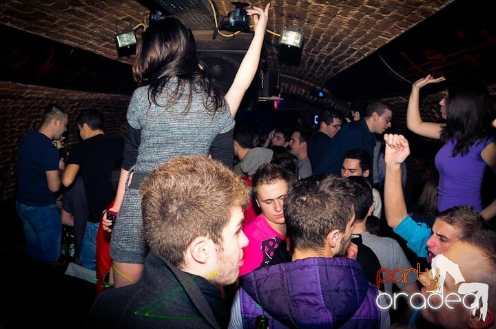 Student Party în Escape,