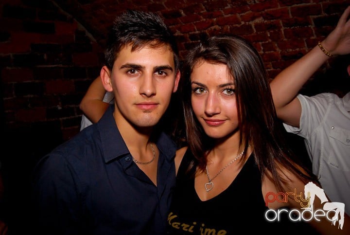 Studenţii continuă distracţia în Club Escape,