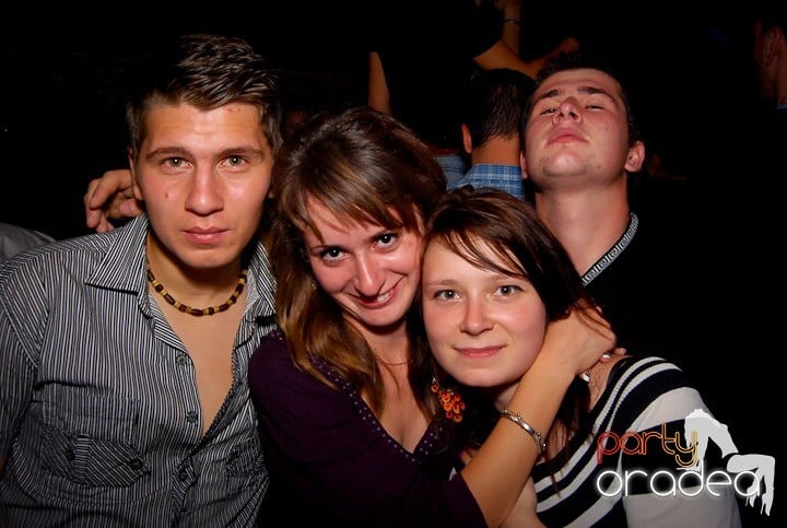 Studenţii continuă distracţia în Club Escape,