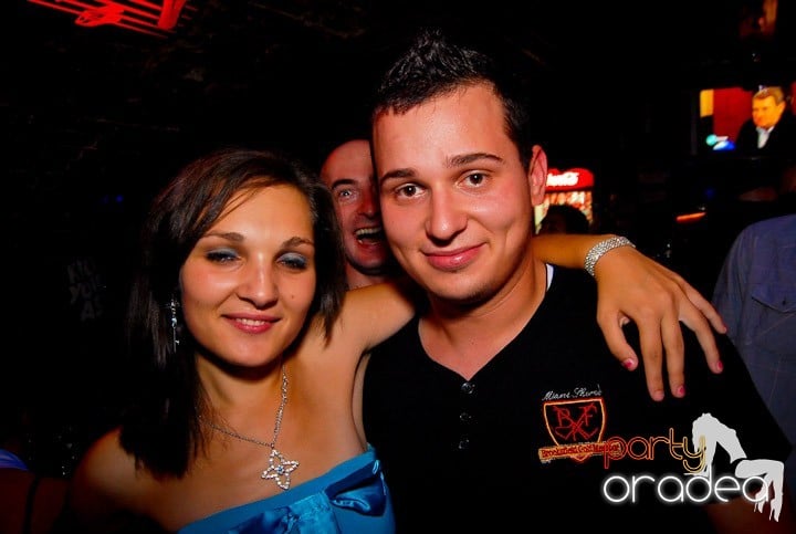 Studenţii continuă distracţia în Club Escape,