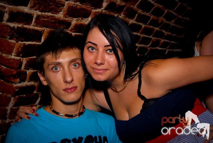 Studenţii continuă distracţia în Club Escape,