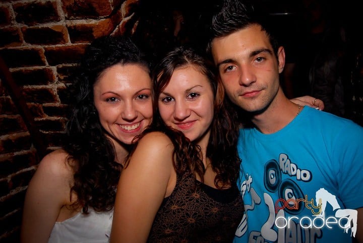 Studenţii continuă distracţia în Club Escape,