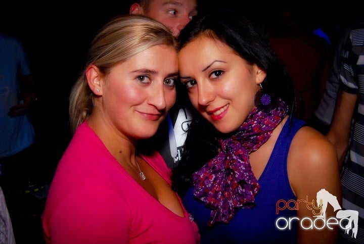 Studenţii continuă distracţia în Club Escape,