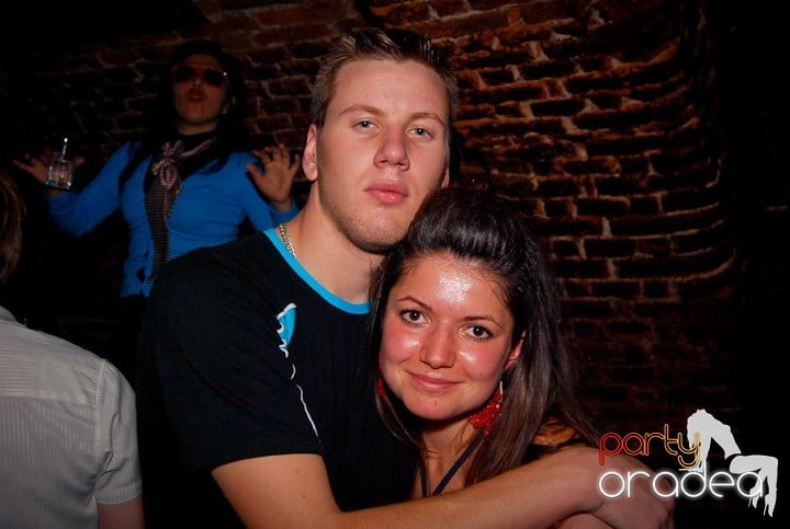 Studenţii continuă distracţia în Club Escape,