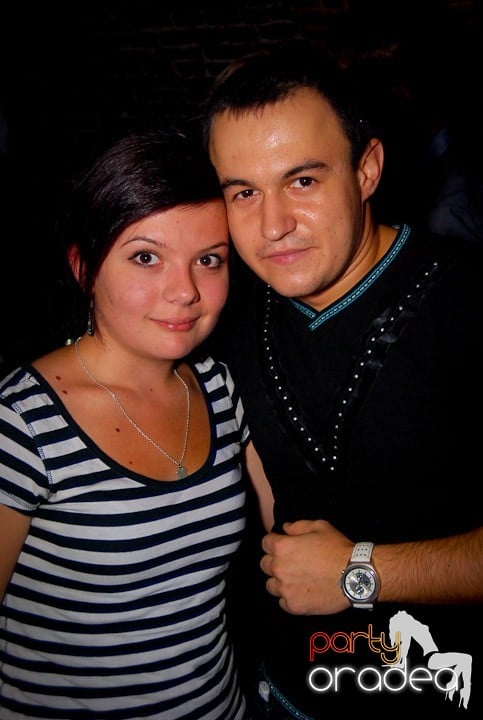 Studenţii continuă distracţia în Club Escape,