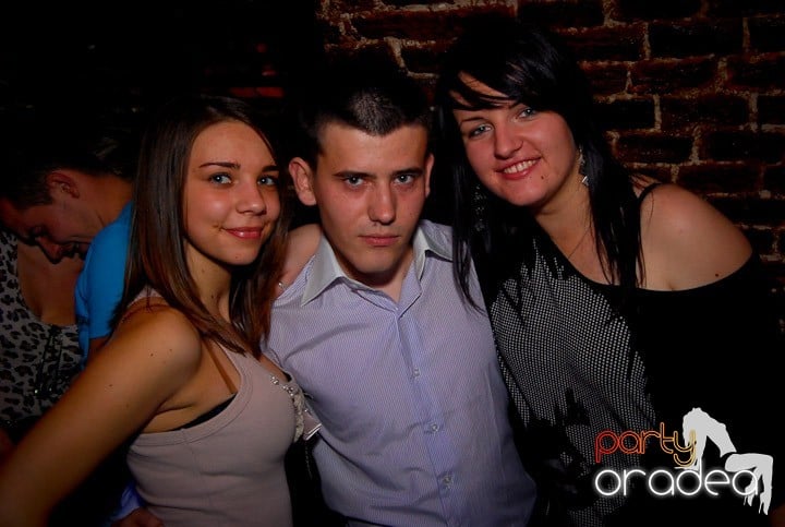 Studenţii continuă distracţia în Club Escape,