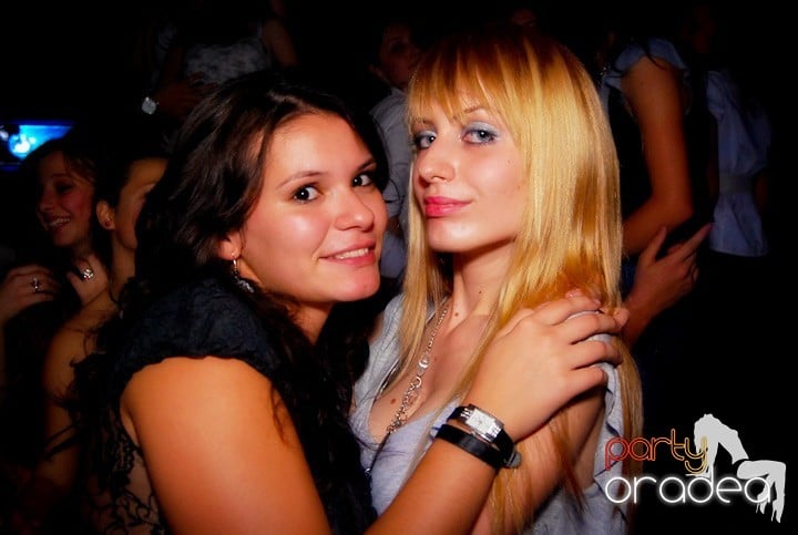 Studenţii continuă distracţia în Club Escape,