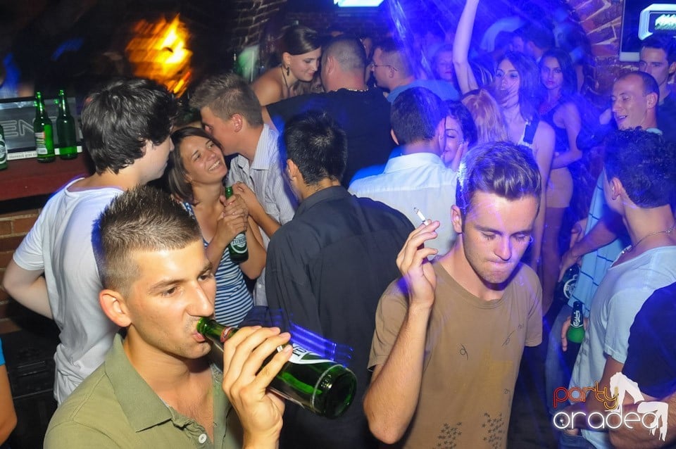 Studparty în Club Escape,