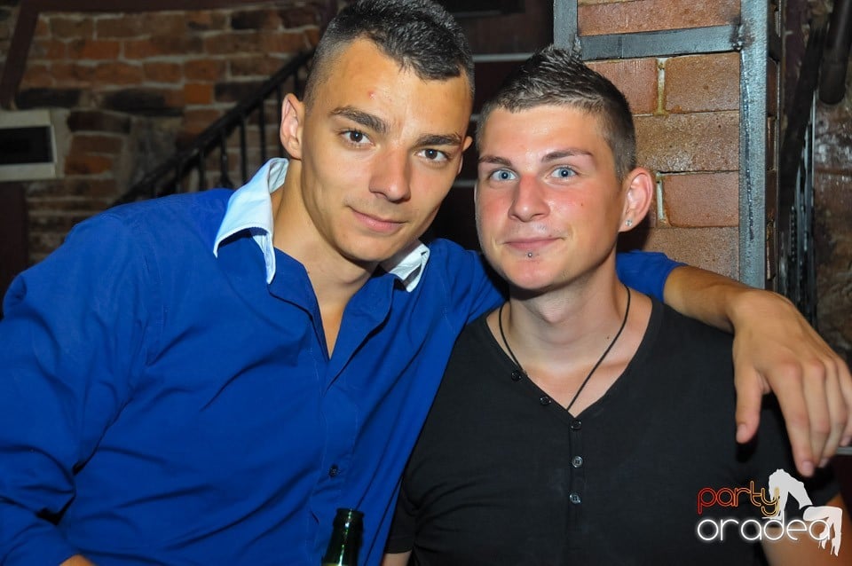 Studparty în Club Escape,